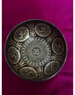 Tibetská misa ručne tepaná s gravírovaím – OM mandala (3207)