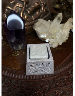 Kamenný stojan na vonné tyčinky – šedý