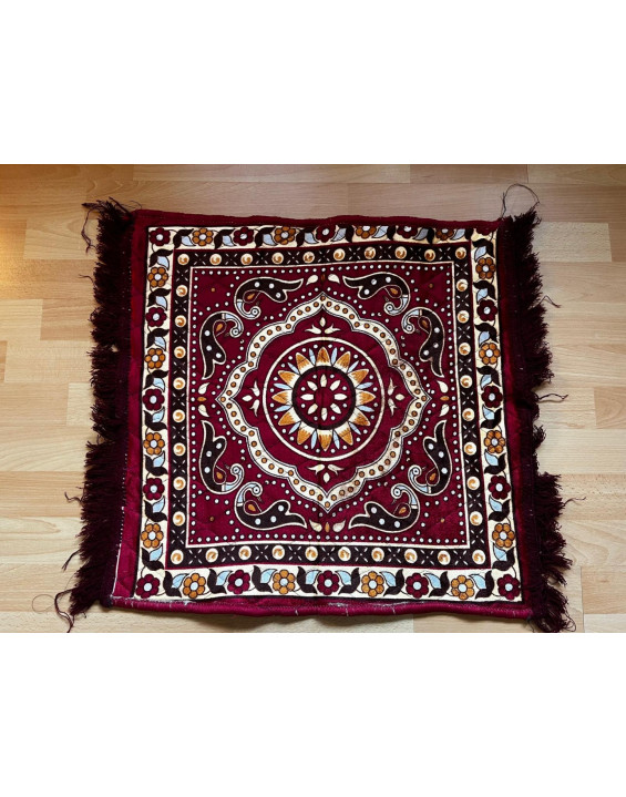 Meditačný koberček na sedenie - bordový ornamenty 60x60cm