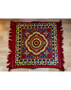 Meditačný koberček na sedenie - červený s ornamentmi 60x60cm