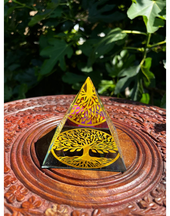 Energetický žiarič -Pyramída STROM ŽIVOTA - dúhová - VEĽKÁ - 9 cm