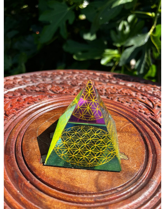 Energetický žiarič - Pyramída - KVET ŽIVOTA -dúhová – 6 cm