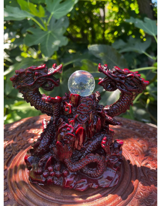 Soška – červený draci so sklenenou guľou (101)