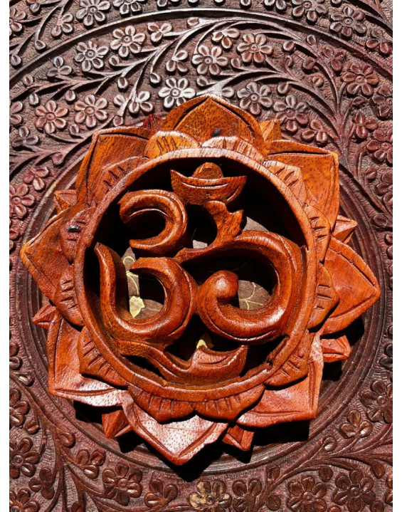 OM v lotosovom kvete - drevená dekorácia - 13,5cm