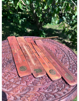 Drievko pod vonné tyčinky OM