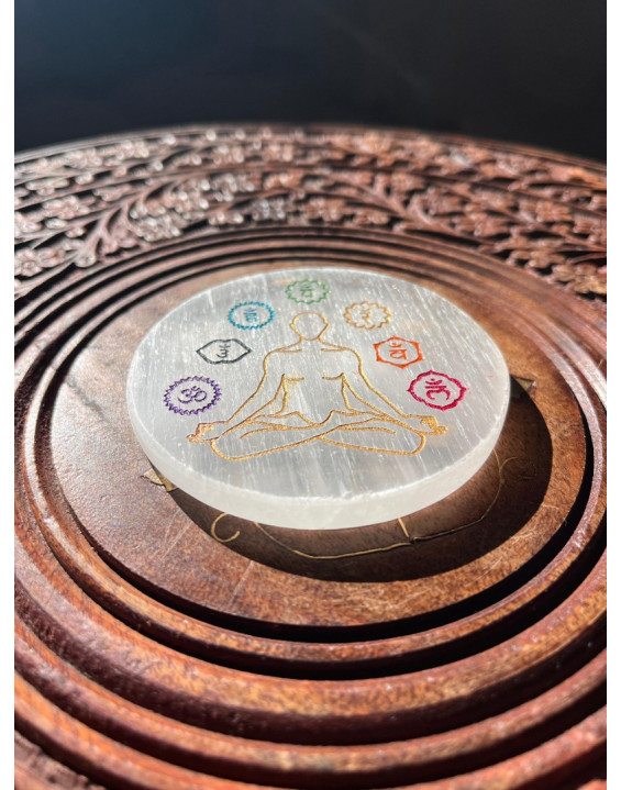 Selenitová nabíjacia podložka- čakrový jogín