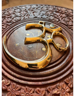 OM na zavesenie 3D- kovový, malý, zlatý 