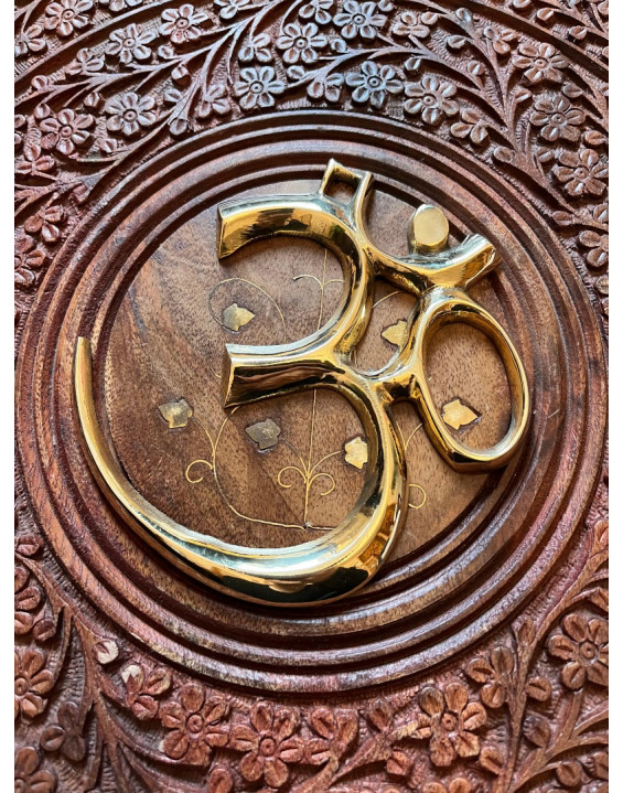 OM na zavesenie 3D- kovový, malý, zlatý 