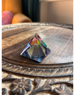 Energetický žiarič - Pyramída -dúhová – 4 cm