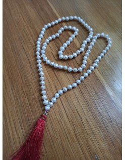 MALA perlová De Lux – guľatý tvar perál- červený strapec (104)