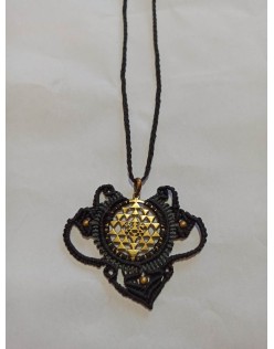 Macramé náhrdelník posvätná geometria čierny/zlatý