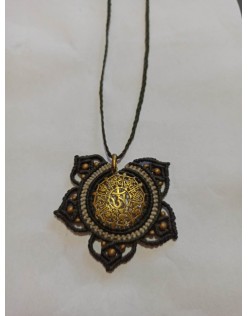 Macramé náhrdelník kvet posvätná geometria čierny/zlatý