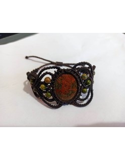 Macramé náramok s prírodným minerálom – hnedý/zeleno-oranžový